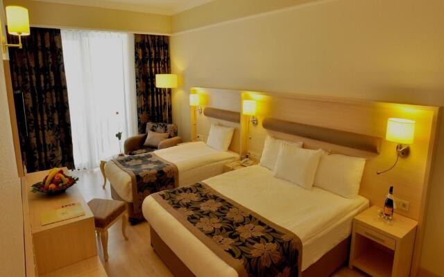 Maritim Hotel Saray Regency