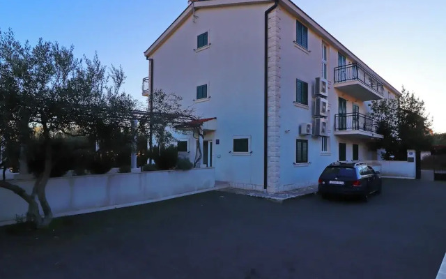 Apartments Trstenica