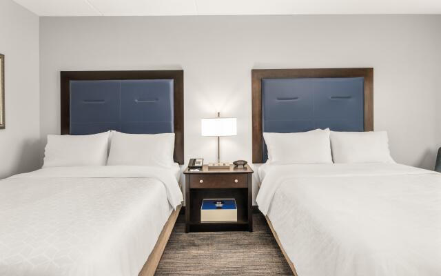 Holiday Inn Express & Suites Wilmington-Newark