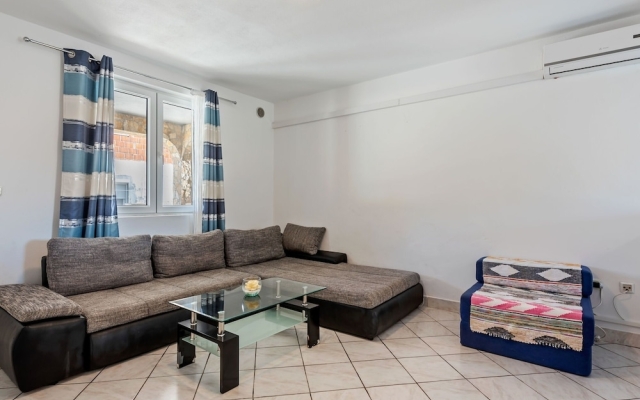 Homely Apartment in Vir With Balcony