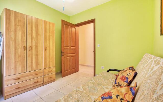 MS26 - Spacious Maisonette By The Sea