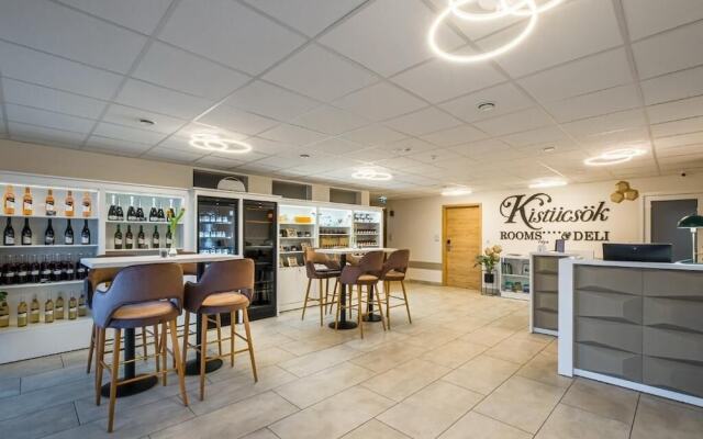Kistücsök Food & Room