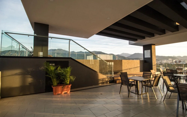 Niza Five Luxury Beach Apartments