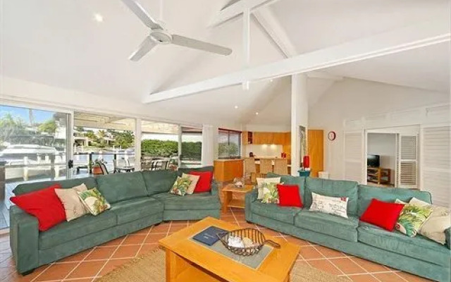 44 Cooran Court