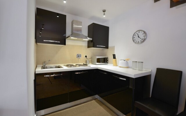 Ibernesi 1 Apartment