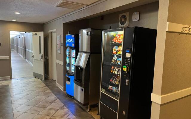 Red Roof Inn & Suites Newport News