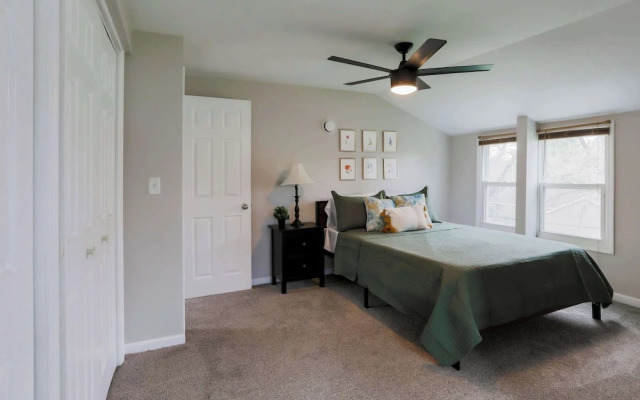 Your Cozy Lockwood Lodge Awaits!