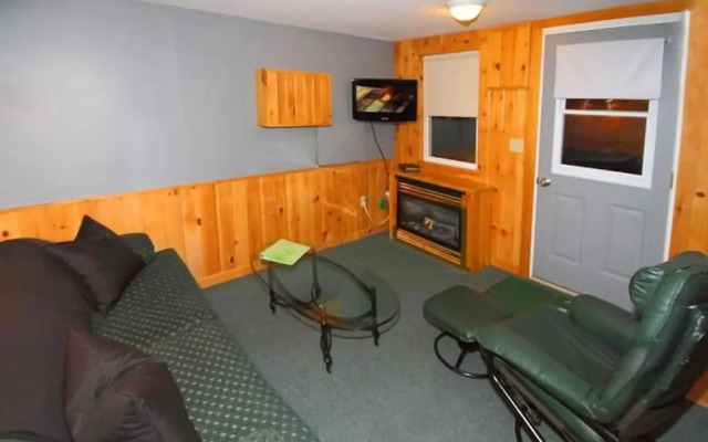 Spectacle Lake Lodge