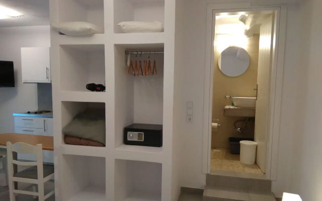 Milos Bay Suites