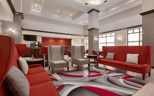 Ramada by Wyndham Suites Orlando Airport