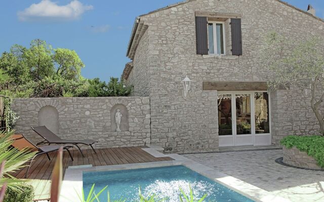 Luxurious Villa in Aix-en-Provence with Jacuzzi