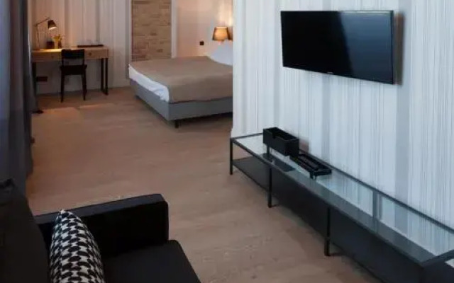 Qbatura Cafe & Hotel