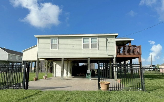 Sea Note 3 Bedroom Home by RedAwning