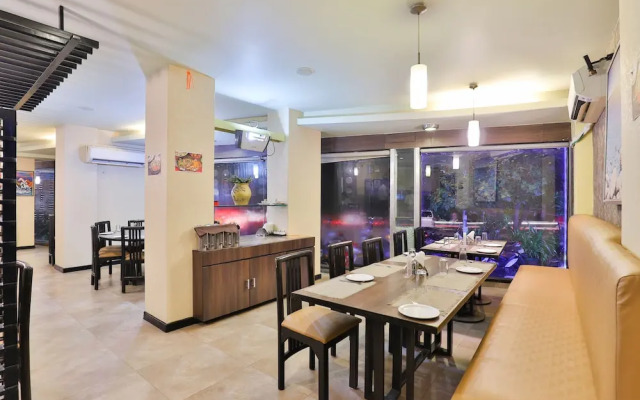 OYO 3975 Golden Star Country club