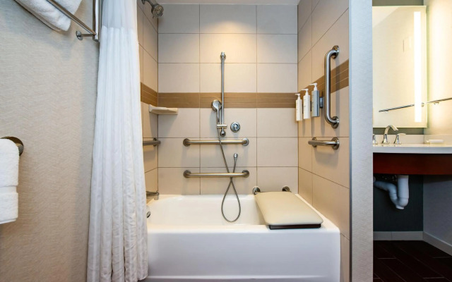 Hilton Garden Inn Alexandria Old Town National Harbor