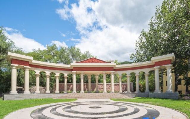 Fengshan Hotspring Resort Beijing