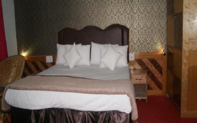 Hotel Omray's