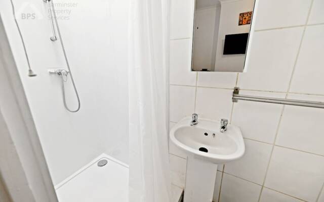 Cosy Tottenham Apartment Sleeps 4