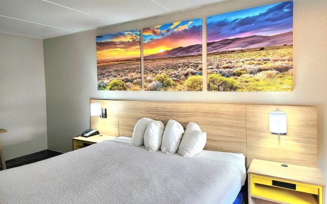 Days Inn by Wyndham Houston