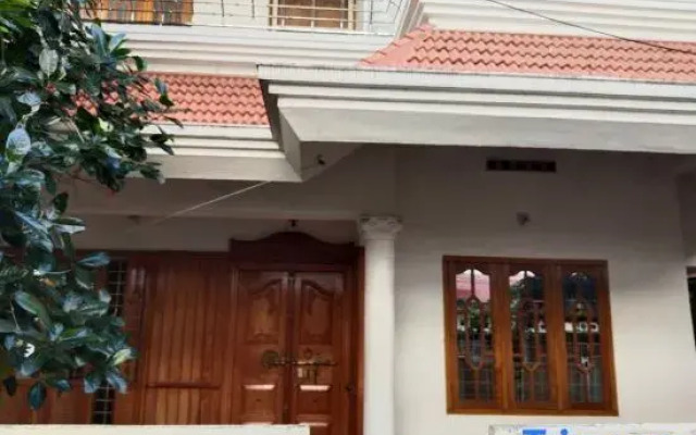 Full AC 4bhk townhouse, 10 mins from airport