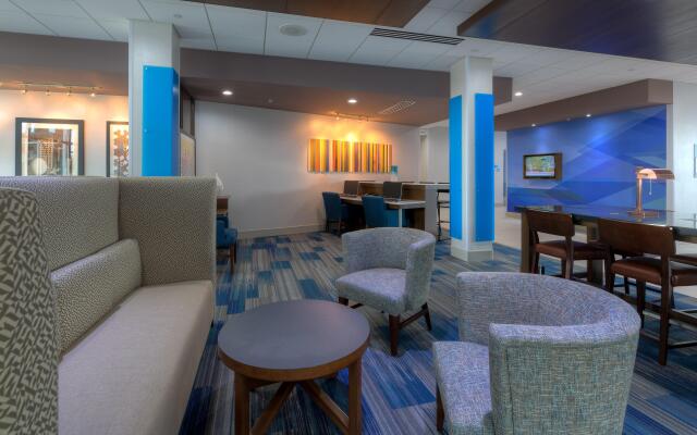 Holiday Inn Express & Suites Tulsa Midtown by IHG