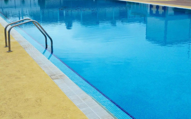 Aquamarine Marfil - Sun and pool