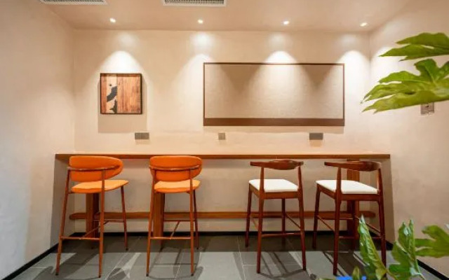 Xihe Hotel (Lujiazui Lancun Road Subway Station Branch)