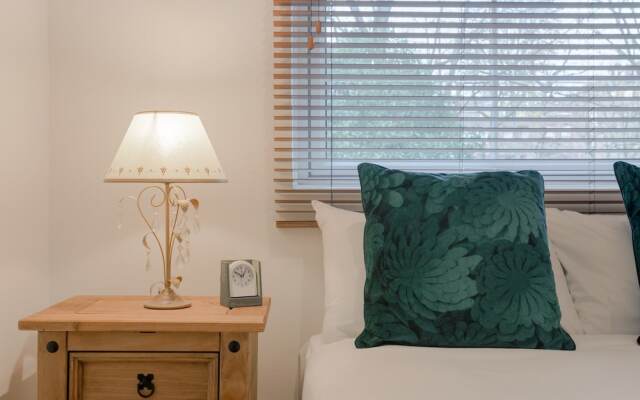 2 Bedroom Apartment in Wapping