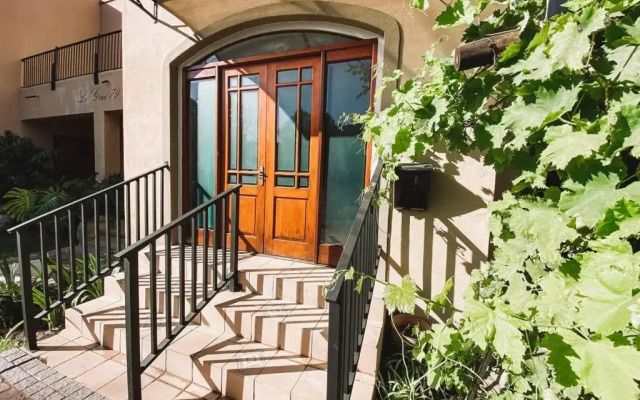 Le Grec Wine Tram Apartment