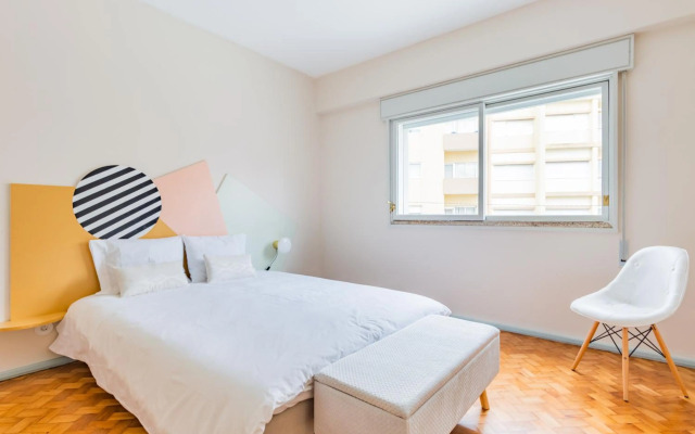 UNIQUE Modernist Duplex apartment & PARKING