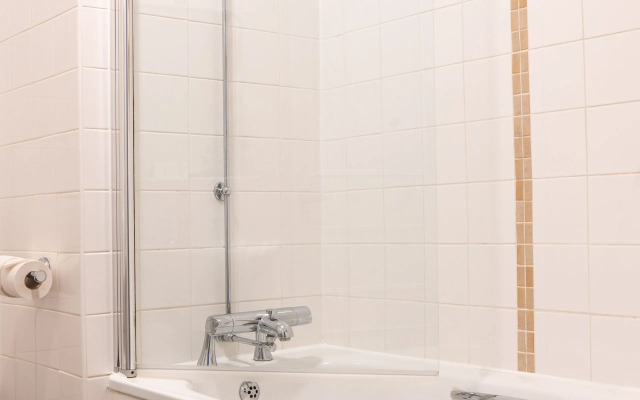 Hartford Hall on School Lane