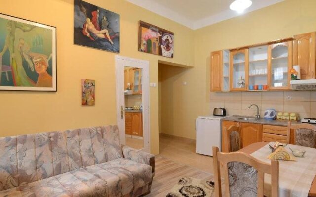Hostel Zlatna Greda