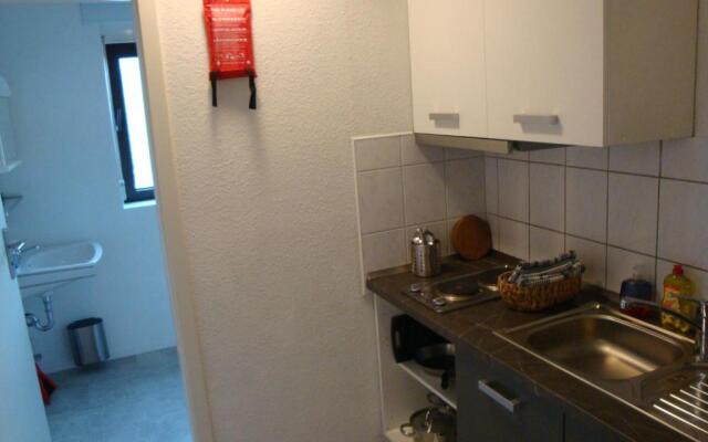 Cenet 1 Zimmer Apartment