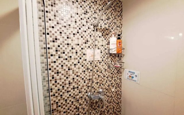 7B - 5 Bedroom Downtown Penthouse With Shared Pool