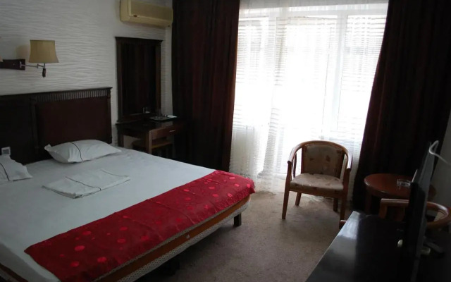 Consul Hotel
