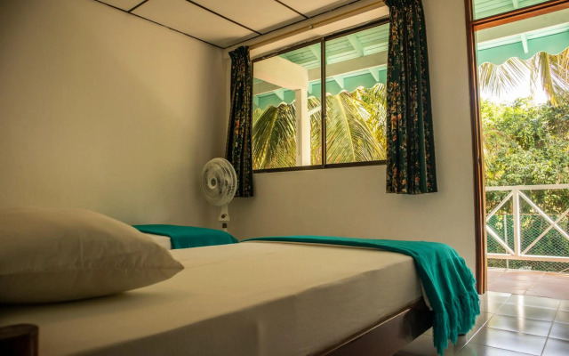 South West Bay Cabañas