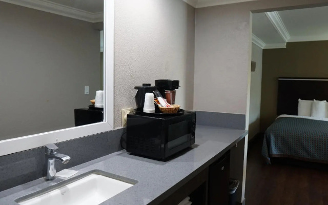 Hawthorne Plaza Inn