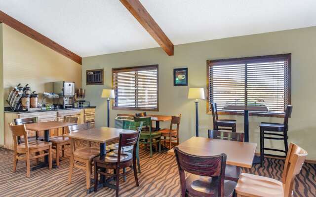 AmericInn by Wyndham West Bend