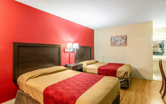 Econo Lodge East