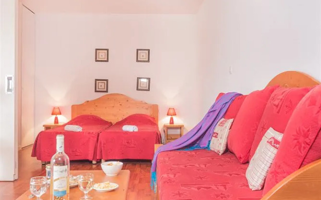 ST LARY-VIGNEC Charmant studio au calme