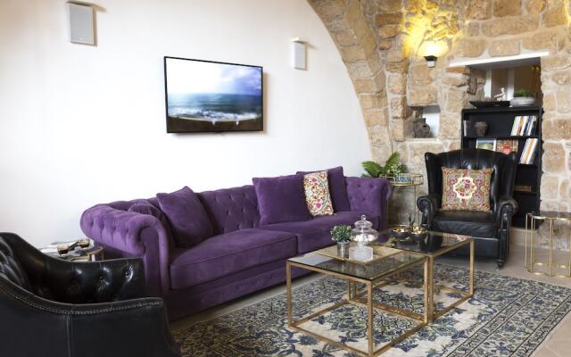 Akotika Boutique