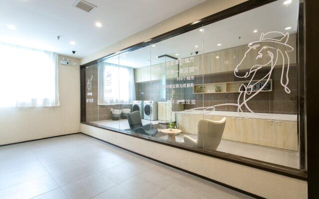 Hanting Hotel Xi'an Taibai Nan Road Metro Station