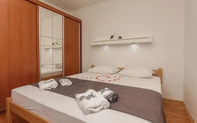 Nice Home in Kastel Novi With Wifi and 3 Bedrooms