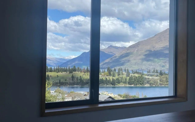 Panoramic Views - 10 minutes walk to Town