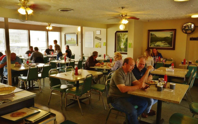 Canadas Best Value Inn & Suites Kamloops