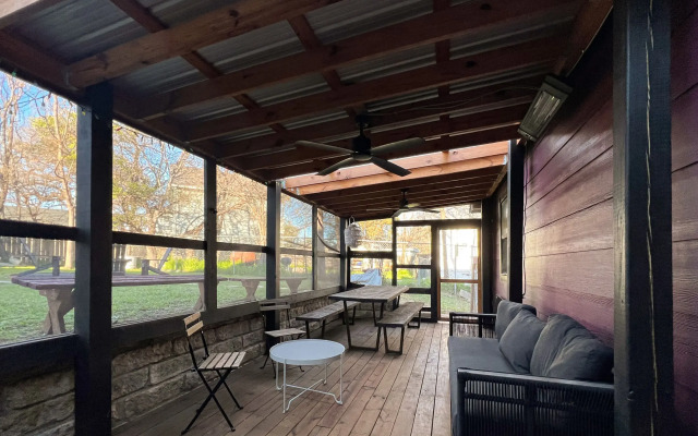 East Austin Bungalow With Music Studio Firepit