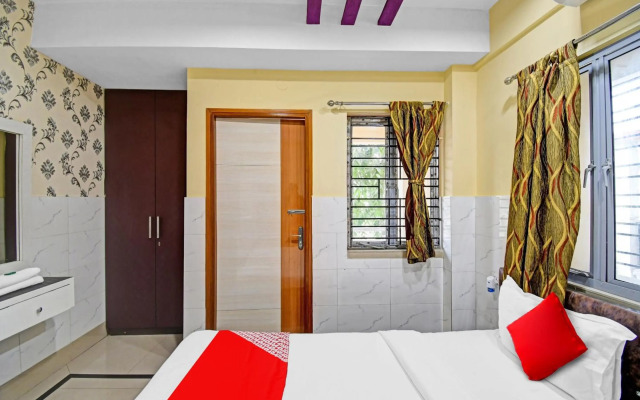 OYO Flagship 80558 Nirwana Gust House Newtown