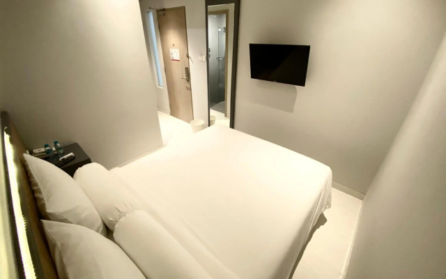 Front One Hotel Gresik
