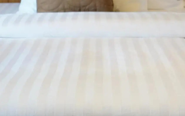 The Country Lake View Hotel