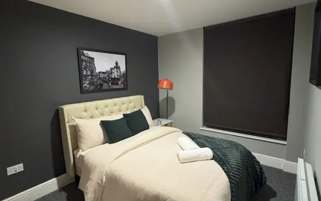 Modern 2 Bedroom City Oasis in Manchester
